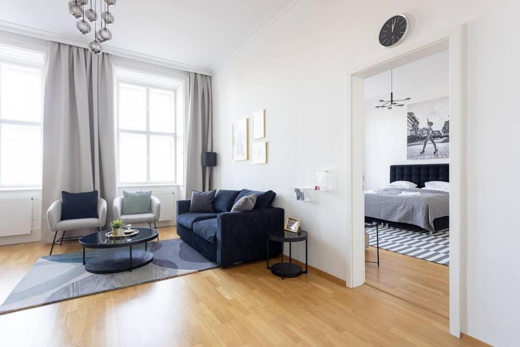 Franz 24 - Typical Viennese Apartment In The Heart Of Wien Eksteriør billede