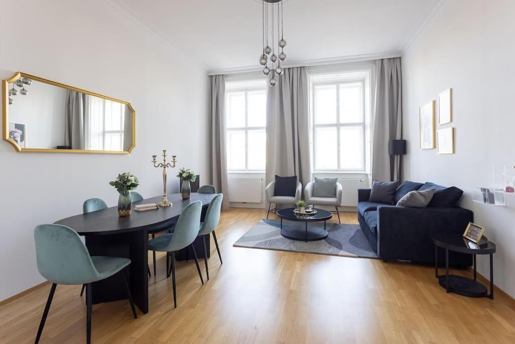 Franz 24 - Typical Viennese Apartment In The Heart Of Wien Eksteriør billede