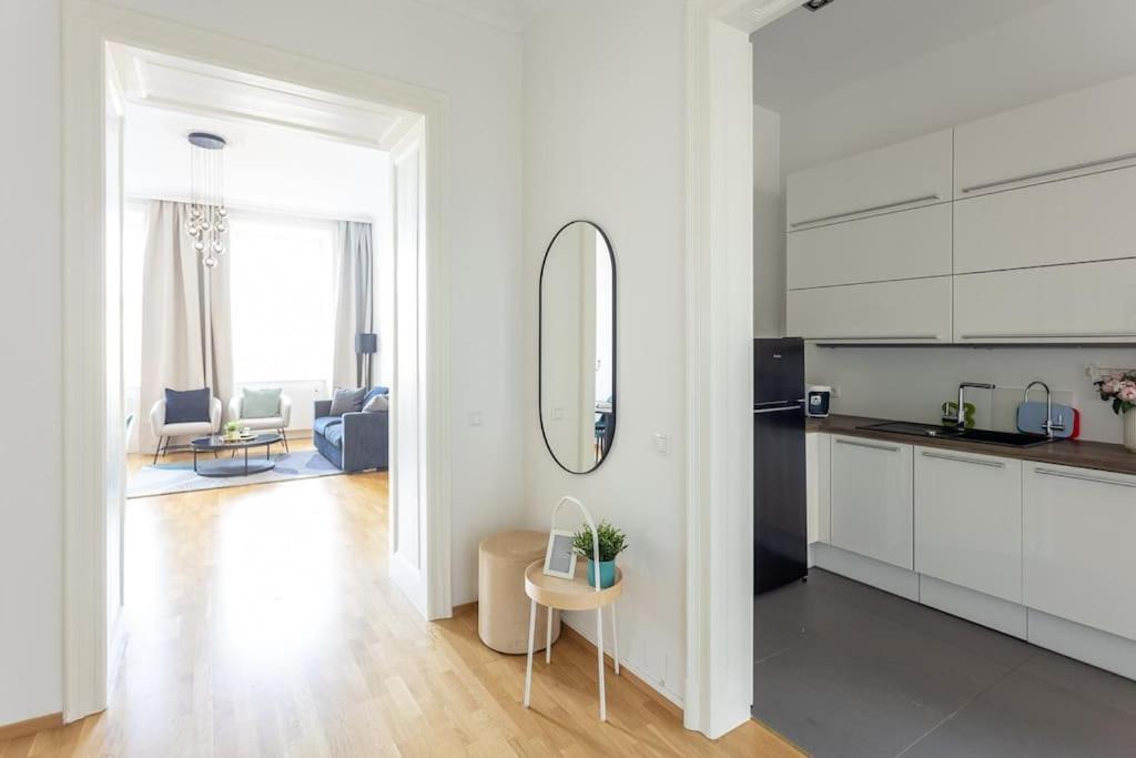Franz 24 - Typical Viennese Apartment In The Heart Of Wien Eksteriør billede